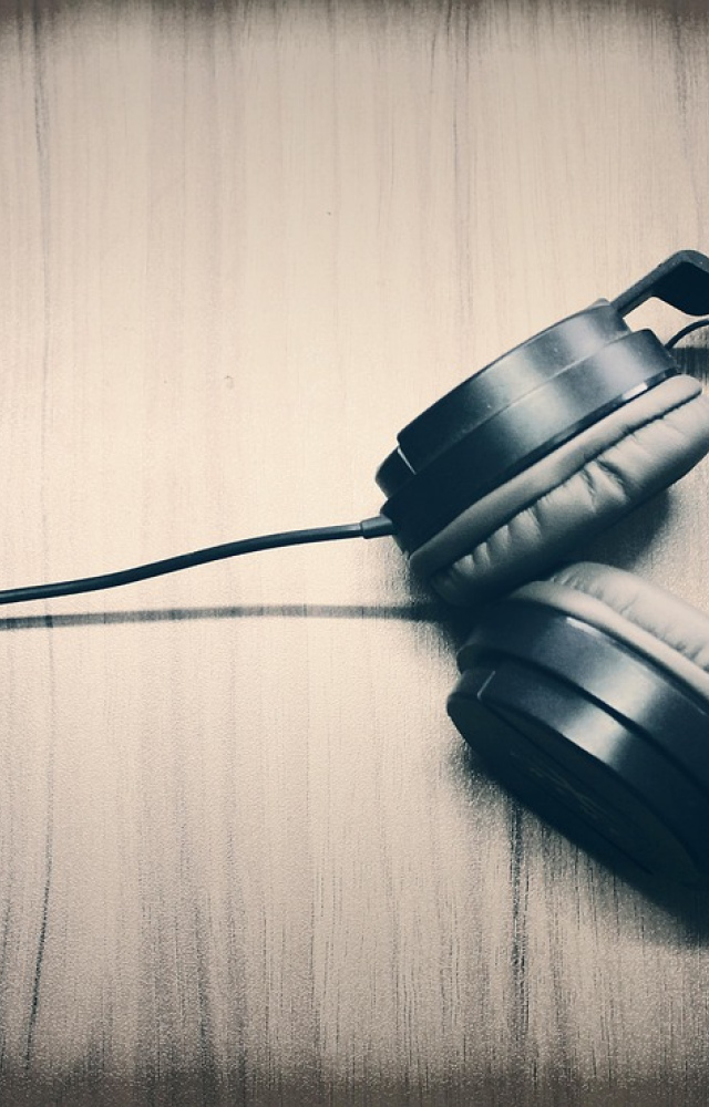 Noise Cancelling Over-Ear Headphones